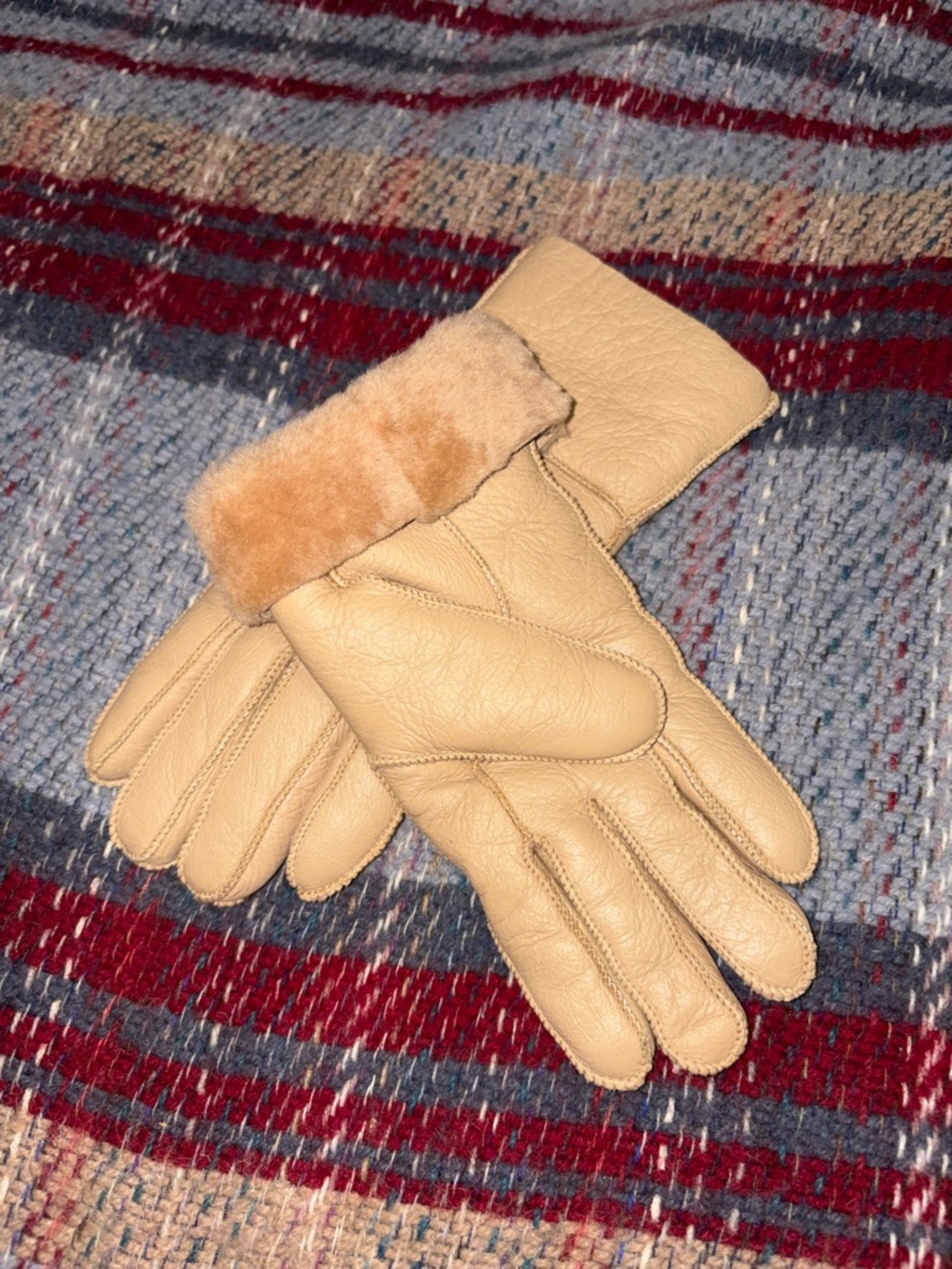 NWOT Cream 100% Genuine Shearling Sheepskin Leather Gloves with Turn Down Cuffs